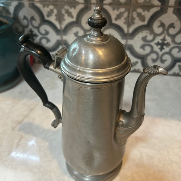 VINTAGE ONEIDA HEIRLOOM PEWTER TEAPOT- RARE & COLLECTIBLE - Picture 5 of 9